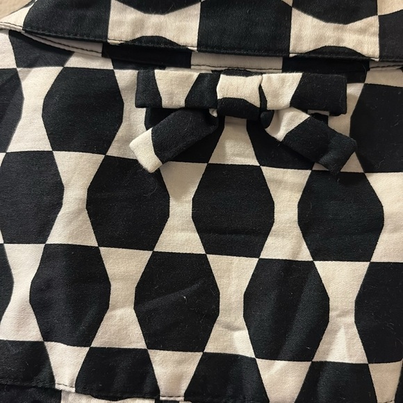 Kate Spade women’s size 0 Black and White Geometric button down - 100% cotton - Picture 7 of 7